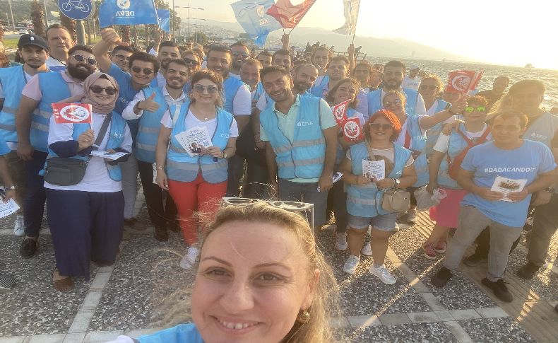 'Mavi yelekliler' İzmir sokaklarında!