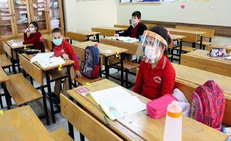 Okullardaki maske zorunluluğu kalktı