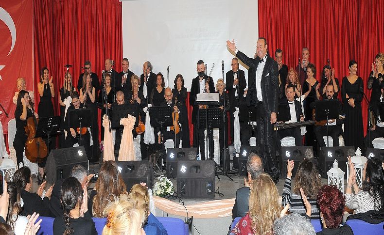 Çeşme'deki Türk Sanat Müziği Korosu yeni sesler arıyor