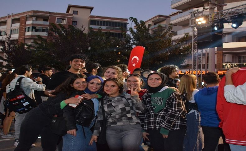 Çiğli’de gençlik şenliği yapıldı