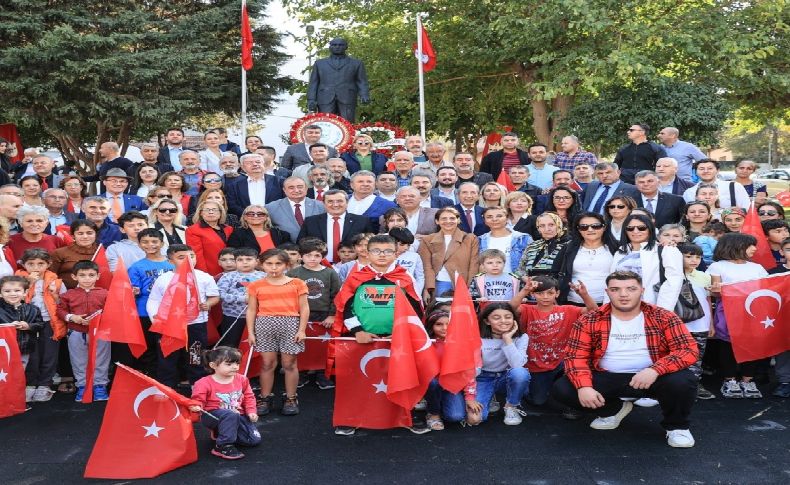 Gültepe'de coşku! Cumhuriyet türkülerle zeybekle kutlandı