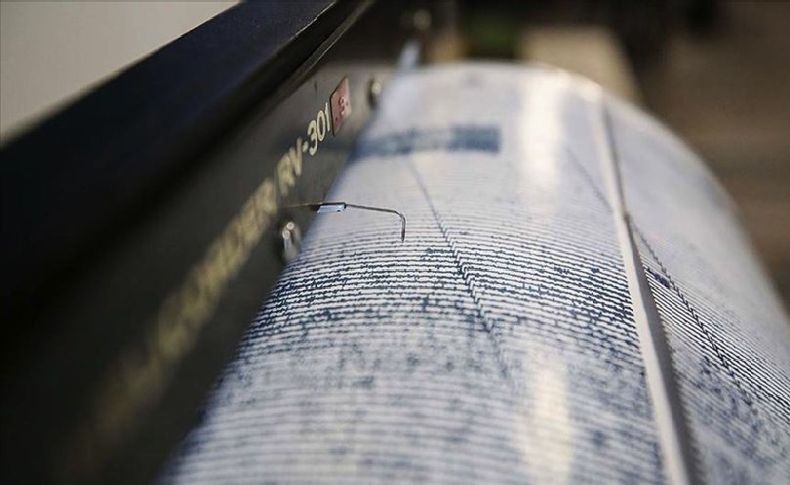 İran'ın Türkiye sınırında 5,6 büyüklüğünde deprem