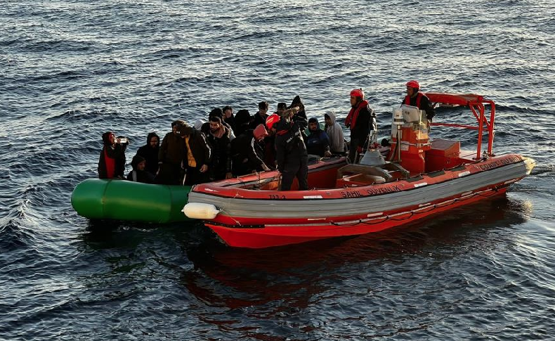 İzmir açıklarında göçmen hareketliliği