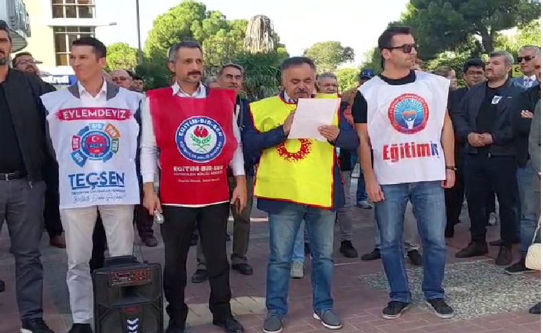 İzmir'de eğitim çalışanlarından 'promosyon hakkı' protestosu