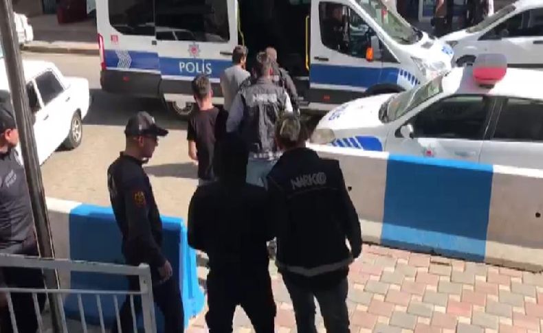 İzmir polisi zehir tacirlerine göz açtırmıyor: 4 gözaltı
