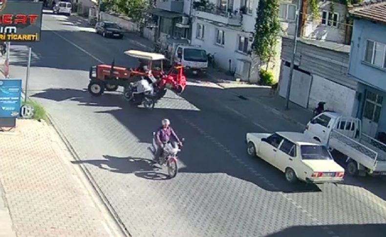 İzmir’de traktör ile motosikletin karıştığı kaza kamerada