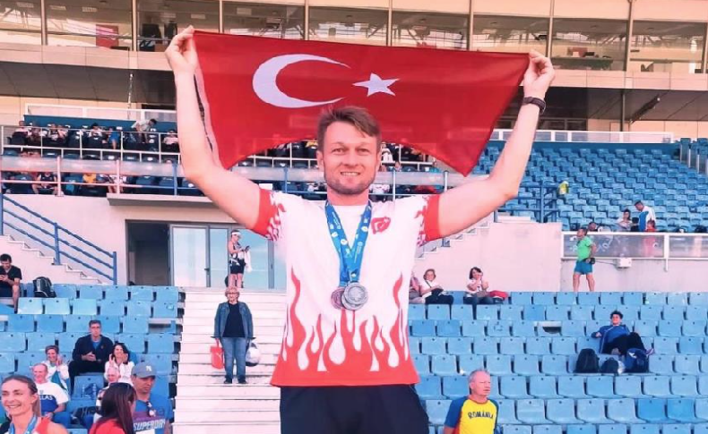 İzmirli öğretmenden Balkan Şampiyonasında büyük başarı