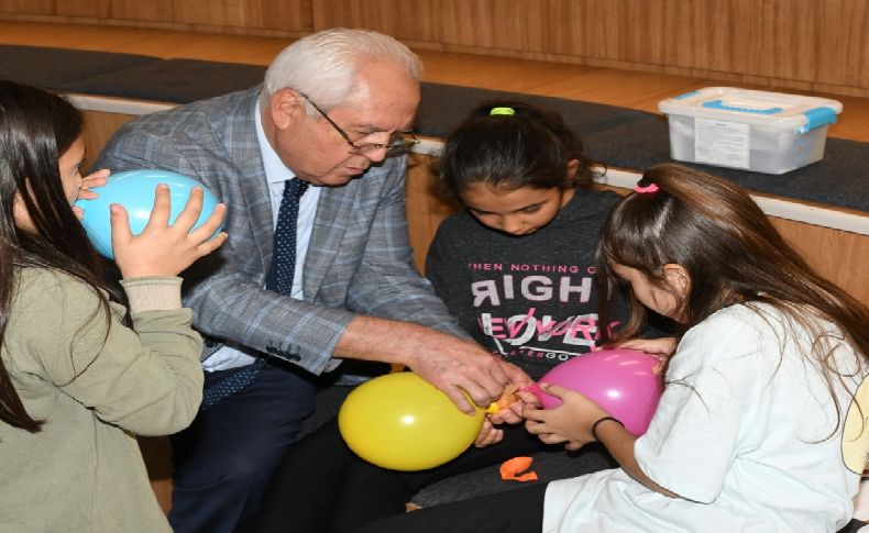 Karabağlar Belediyesi, kız çocukları için etkinlik düzenledi