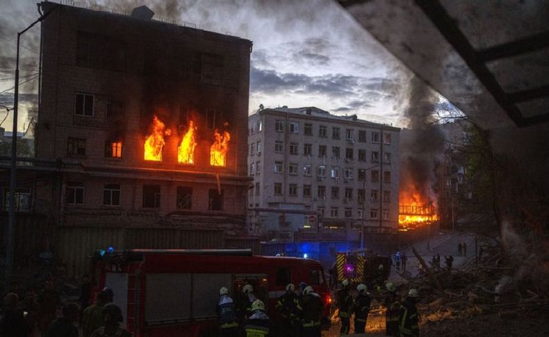 Reuters: Ukrayna'nın başkenti Kiev'de büyük bir patlama oldu