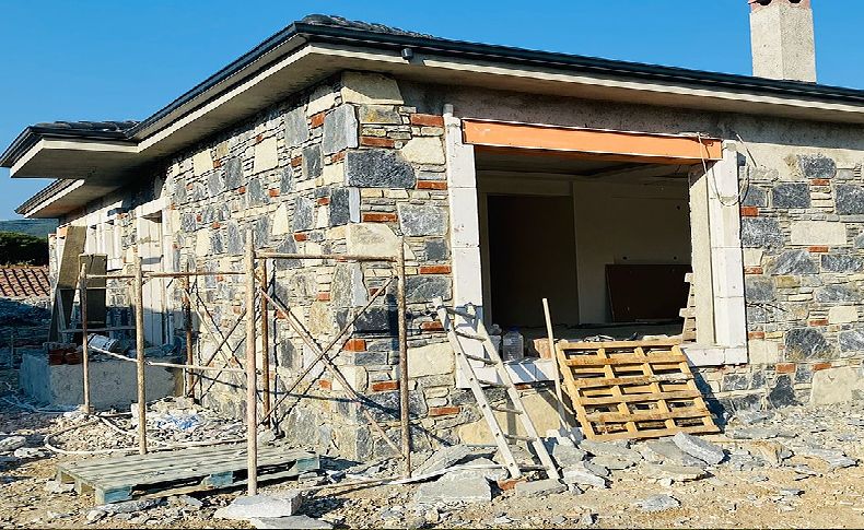 Selçuk’ta ‘kaçak villa’ ısrarı: Bakanlıktan ‘yık’ talimatı belediyeden ‘devam’ kararı