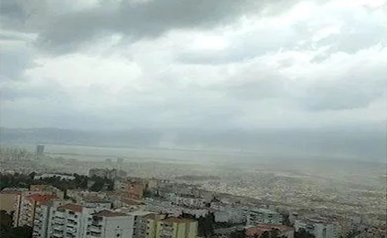 İzmir'de endişelendiren görüntü: Toz bulutu kenti sardı