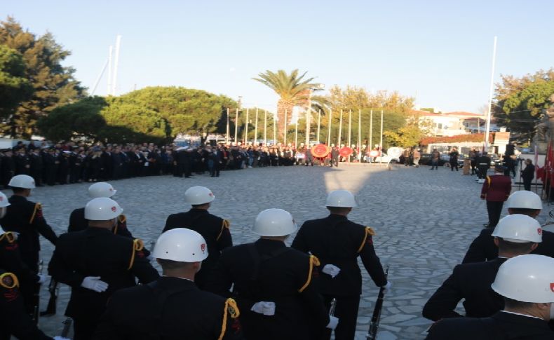 Atatürk Foça'da saygı ve özlemle anıldı