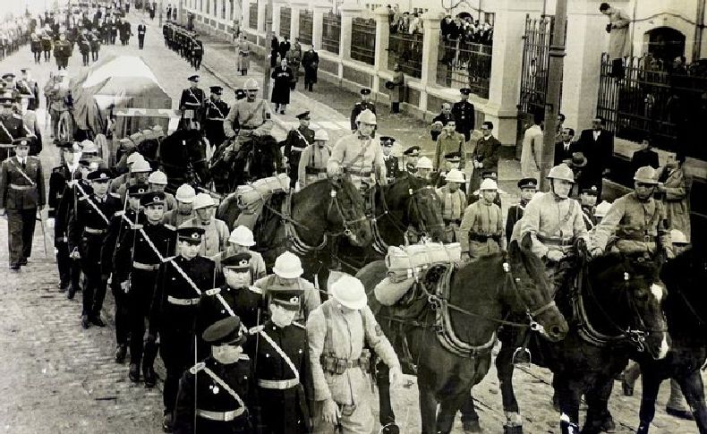 Atatürk'ün son yolculuğunun tarihi fotoğrafları