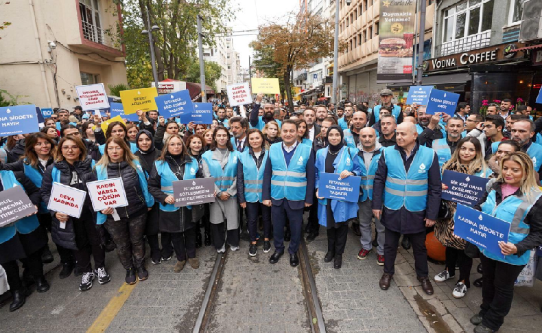 Babacan, kadına şiddete karşı yürüdü ve Erdoğan'a seslendi