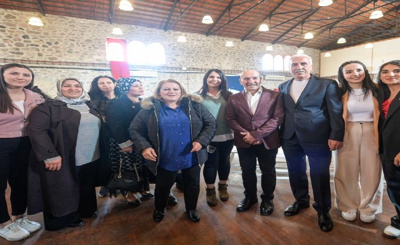CHP İzmir'den rozet şov: 500 yeni üye