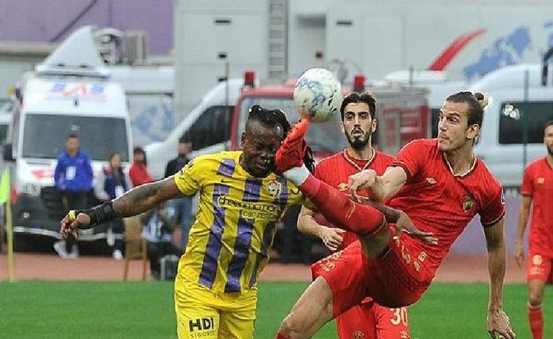 Göz-Göz lidere boyun eğdi!