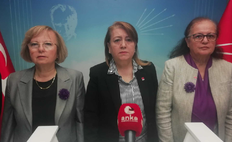 İzmir'de CHP'li kadınlardan '25 Kasım' açıklaması