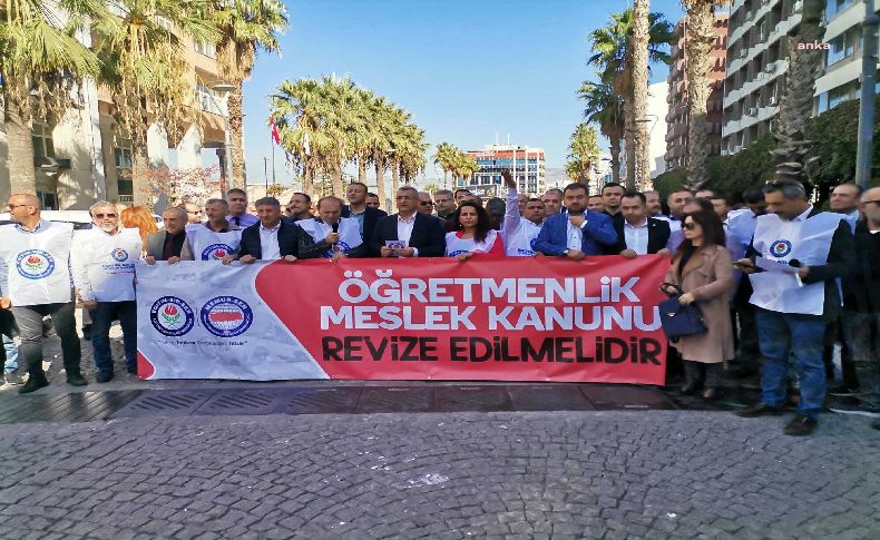 İzmir'de Eğitim Bir Sen'den Öğretmenlik Meslek Kanunu protestosu