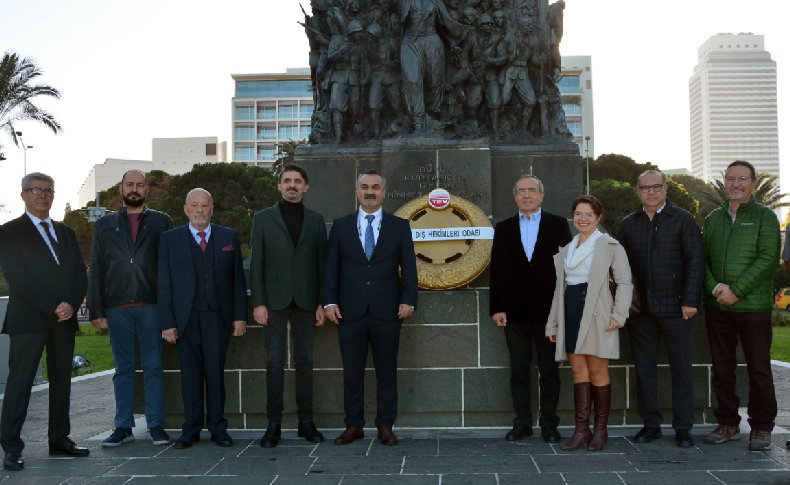 İzmirli diş hekimleri Ata'nın huzurunda buluştu