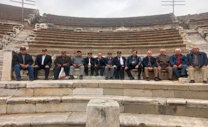 Menderes Belediyesi’nden gazilere Bergama gezisi