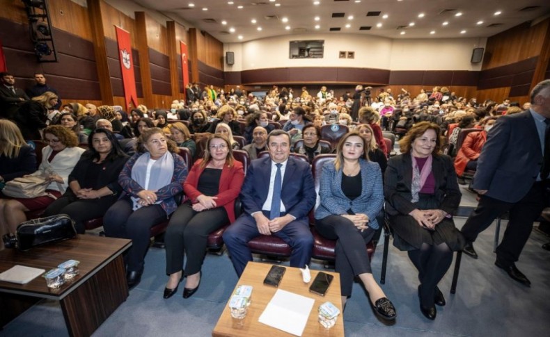 ‘Atatürk ve Kadın’ söyleşisine Kadınlardan büyük alkış
