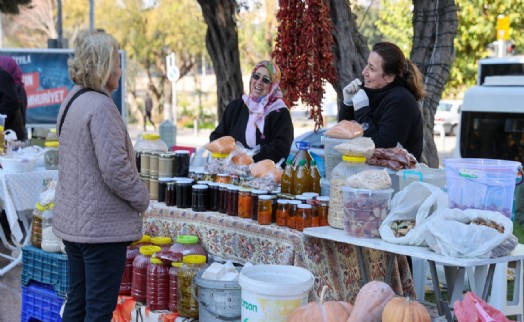 Buca Belediyesi Üretici Kadınlar Pazarı açıldı