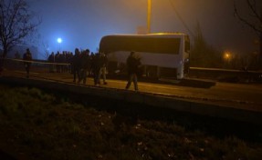 Diyarbakır'da polis servis aracına bombalı saldırı: 8'i polis 9 yaralı