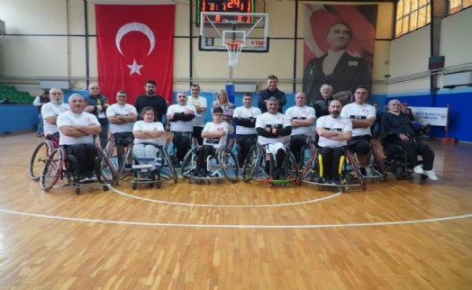 Engel tanımayan sporculardan farkındalık maçı