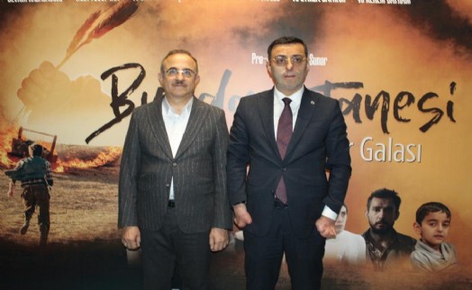 Engelli milletvekilinin hayat hikayesini anlatan filmin İzmir galası yapıldı
