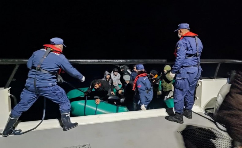 İzmir açıklarında 47 göçmen kurtarıldı