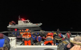 İzmir açıklarında 49 düzensiz göçmen kurtarıldı