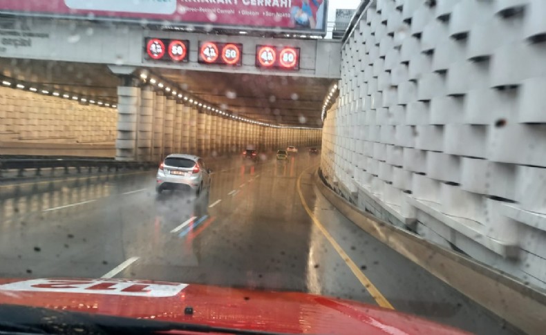 İzmir Büyükşehir Belediyesi: Şiddetli yağışa rağmen kent genelinde sorun yaşanmadı