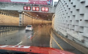 İzmir Büyükşehir Belediyesi: Şiddetli yağışa rağmen kent genelinde sorun yaşanmadı