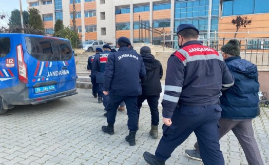 İzmir'de aranan 10 suçlu yakalandı