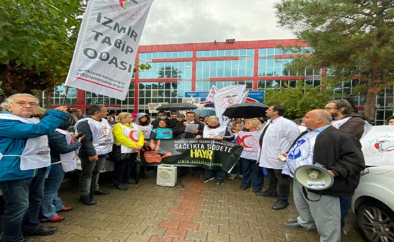 İzmir'de 'sağlıkta şiddet' protestosu