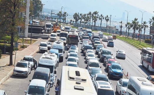 İzmir'de trafiğe kayıtlı araç sayısı belli oldu