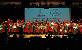 Karşıyaka Belediyesi 3. Yaş Üniversitesi’nde mezuniyet sevinci