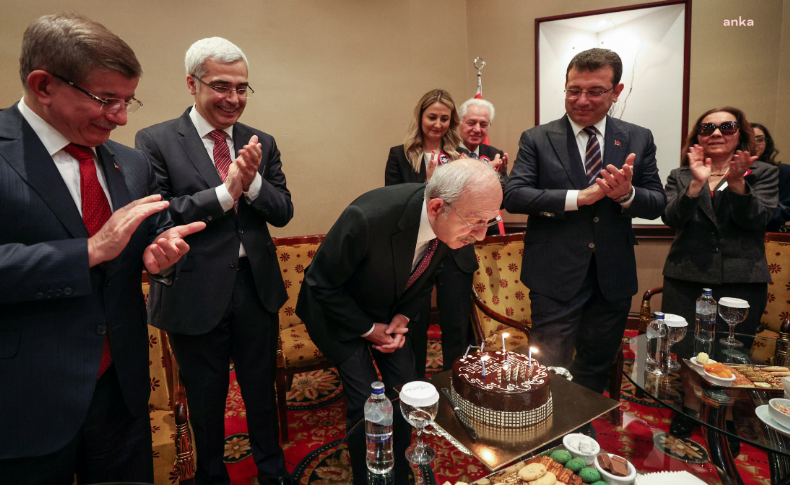 Kılıçdaroğlu'na 'Demokrasi Şurası'nda doğum günü sürprizi