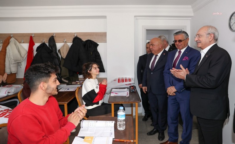 Kılıçdaroğlu, üniversiteye hazırlanan gençlerle sohbet etti