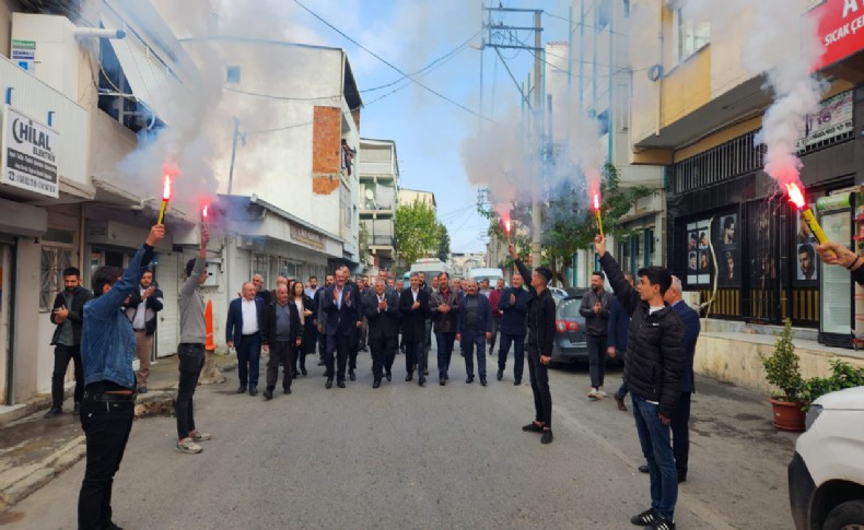MHP İzmir'den Bayraklı'da gövde gösterisi!