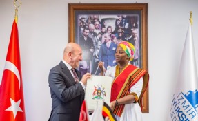 Uganda Ankara Büyükelçisi Başkan Soyer'i ziyaret etti