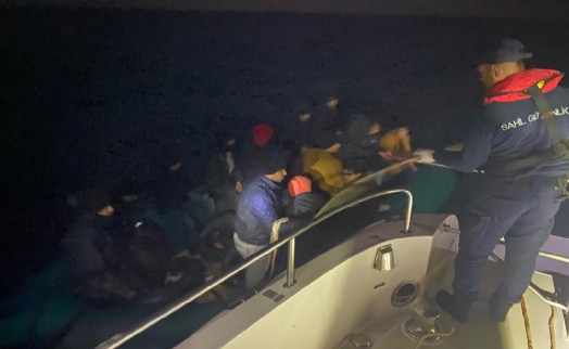 Yunanistan unsurlarının ittiği göçmenleri Sahil Güvenlik kurtardı
