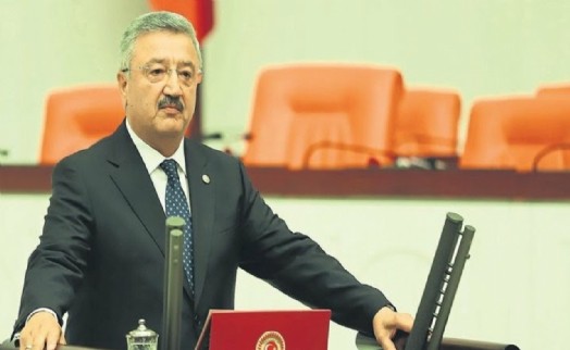 AK Partili Nasır’dan, CHP’li Polat’a gazete küpürlü yanıt