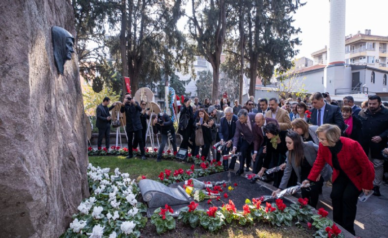 Atatürk'ün annesi Zübeyde Hanım ölümünün 100. yıl dönümünde kabri başında anıldı