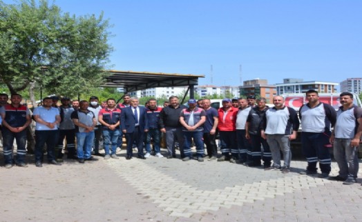 Torbalı'da belediye emekçilerine Başkan Tekin’den müjde