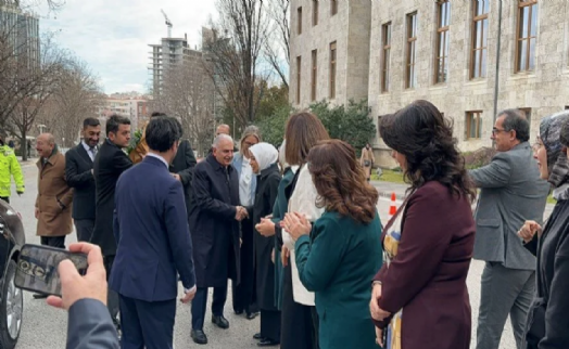 Binali Yıldırım trafik kazasından sonra ilk kez Meclis'te