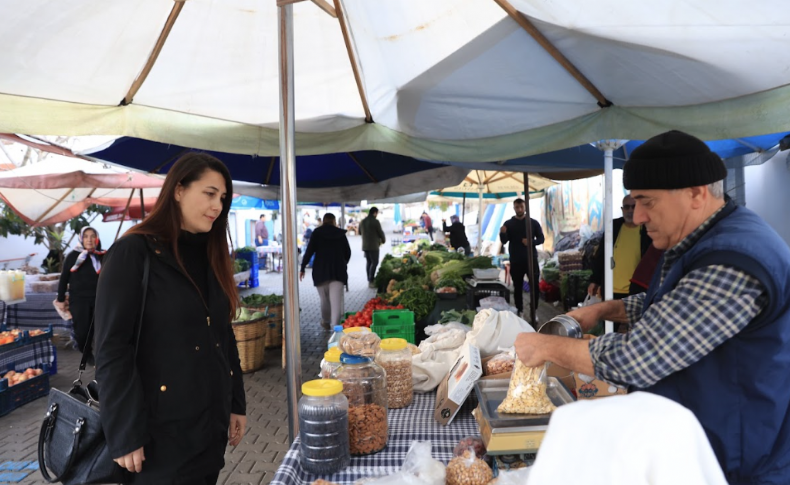 Genç vekil adayı Fulya Alçay pazar alış-verişine çıktı; Her şey en az 2 katı