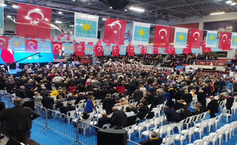İYİ Parti İzmir’de kongre heyecanı: Gruplar arasında gerginlik