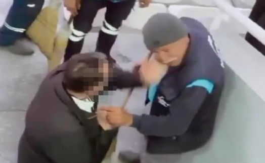 İzmir'de temizlik görevlisine tokatlı saldırı kameraya yansıdı