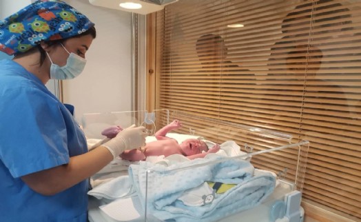 İzmir'de yeni yılın ilk bebeği Aras Bulut oldu